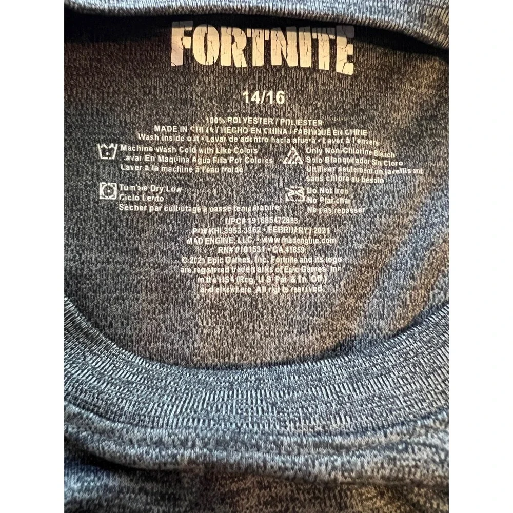 Youth Fortnite T Shirt Size 14/16‎
